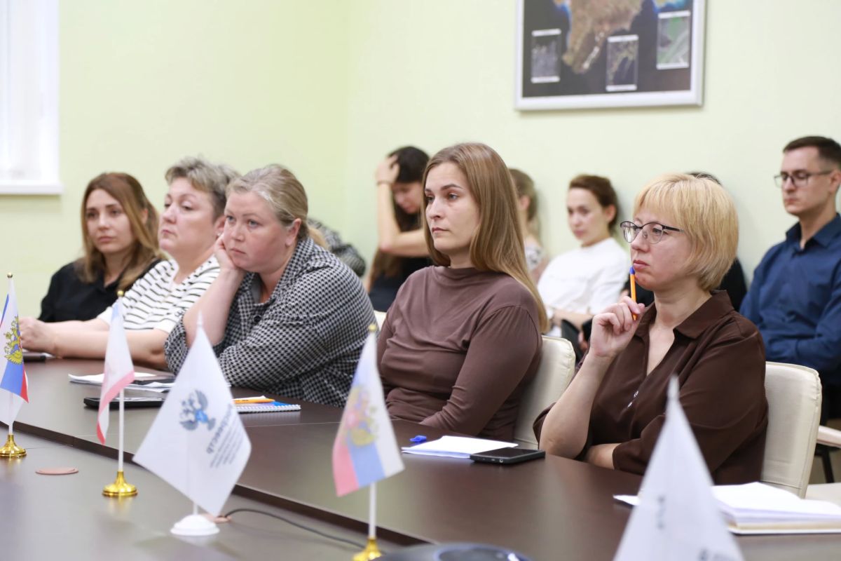 ЭКСПЕРТЫ РОССИЙСКОГО ОБЩЕСТВА «ЗНАНИЕ» ПРОВЕЛИ СЕРИЮ ЛЕКЦИЙ ДЛЯ СОТРУДНИКОВ КРЫМСКОГО РОСРЕЕСТРА ЭКСПЕРТЫ РОССИЙСКОГО ОБЩЕСТВА «ЗНАНИЕ» ПРОВЕЛИ СЕРИЮ ЛЕКЦИЙ ДЛЯ СОТРУДНИКОВ КРЫМСКОГО РОСРЕЕСТРА