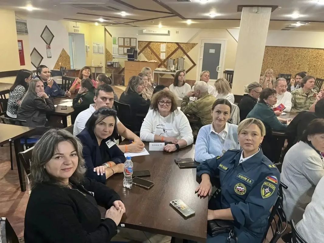 Представители Сакского района приняли участие в региональных сборах по военно-патриотическому воспитанию Представители Сакского района приняли участие в региональных сборах по военно-патриотическому воспитанию