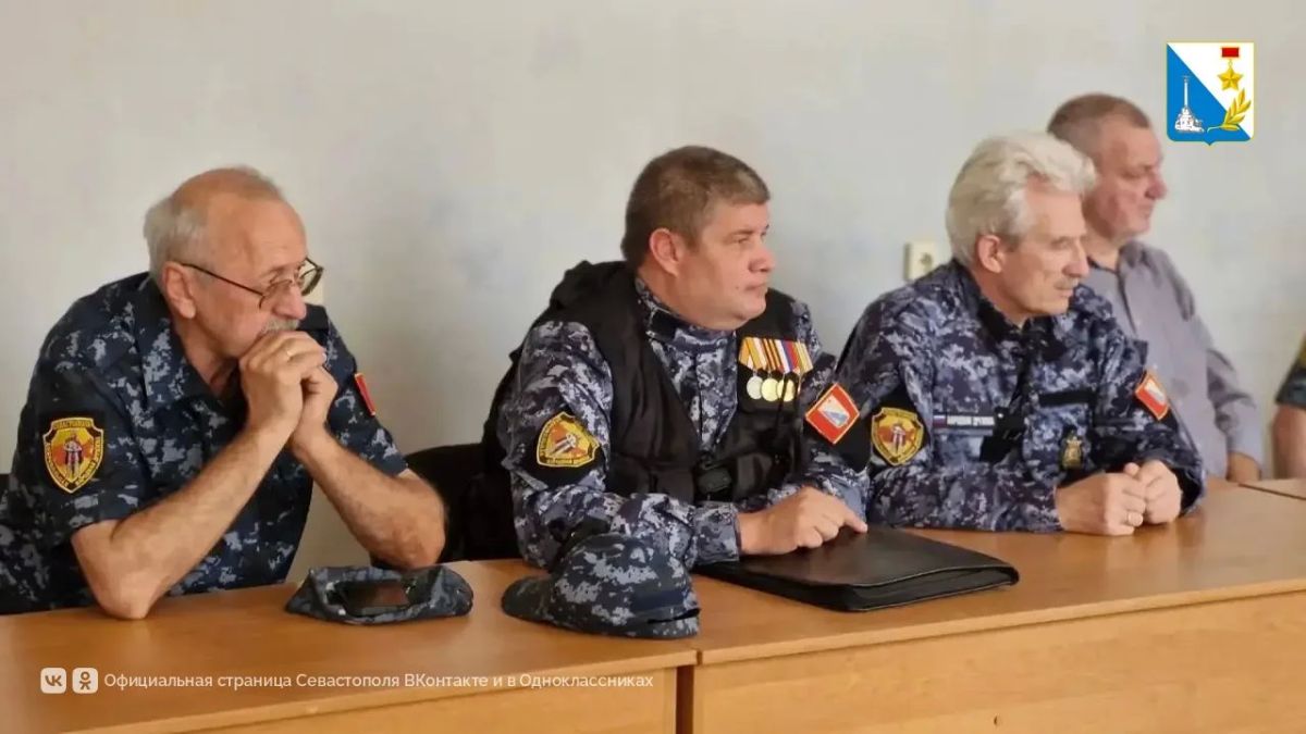 Лучших народных дружинников наградили в Севастополе Лучших народных дружинников наградили в Севастополе