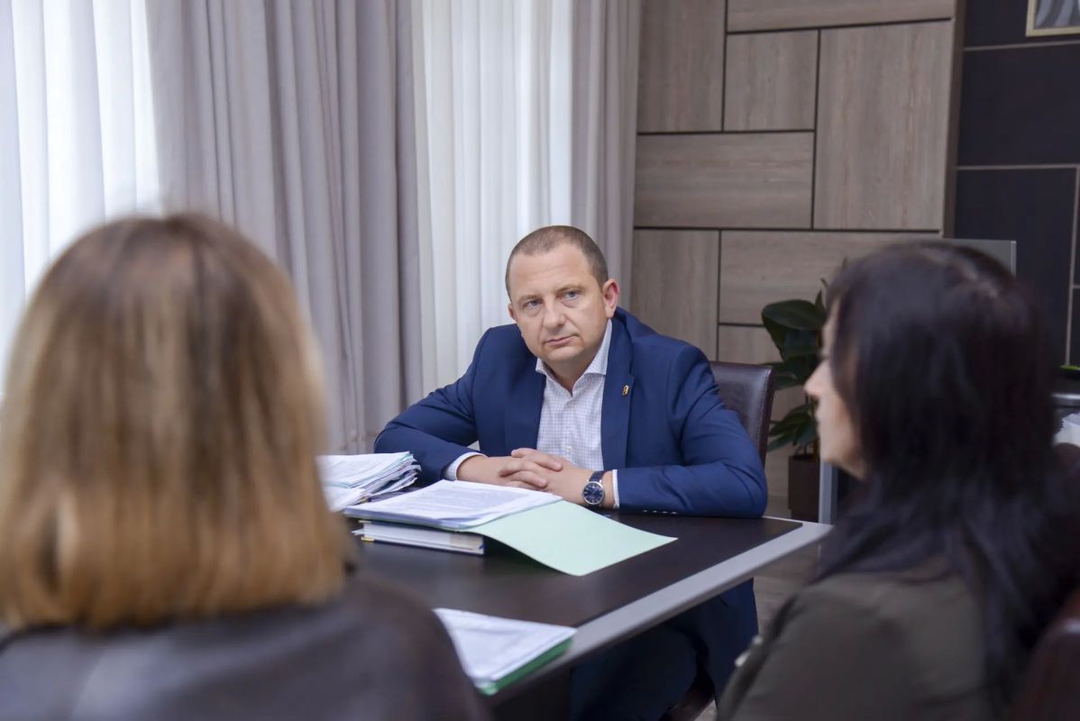 Виталий Оганесян: Отрабатываем обращения граждан ежедневно: при необходимости выезжаем на место или приглашаем евпаторийцев на встречу в администрации
