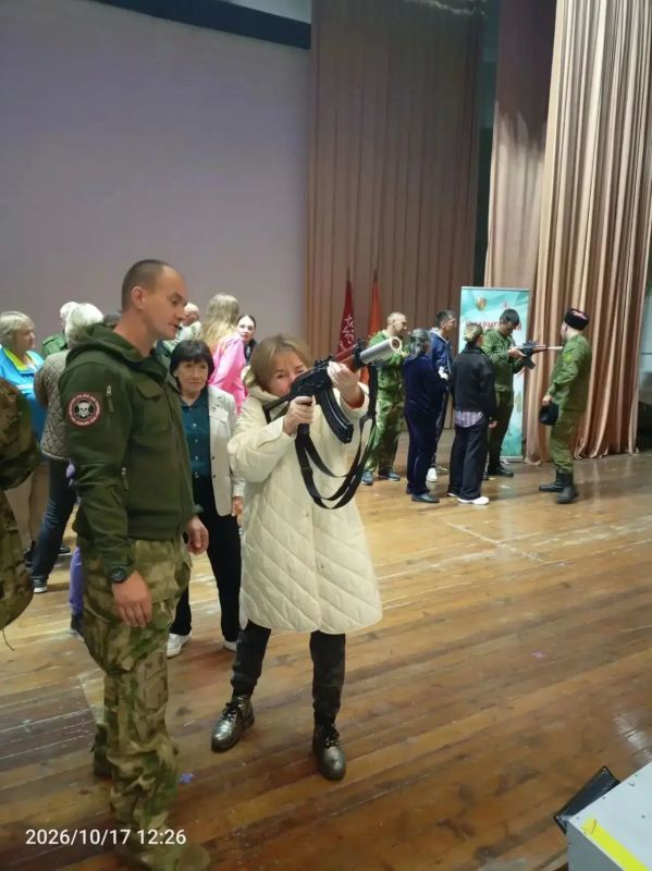 Представители Сакского района приняли участие в региональных сборах по военно-патриотическому воспитанию Представители Сакского района приняли участие в региональных сборах по военно-патриотическому воспитанию