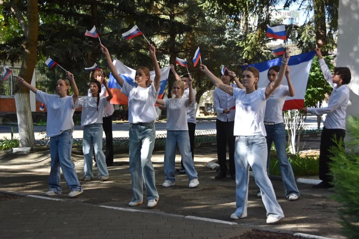В Симферополе открыли объект проекта Школьного инициативного бюджетирования В Симферополе открыли объект проекта Школьного инициативного бюджетирования