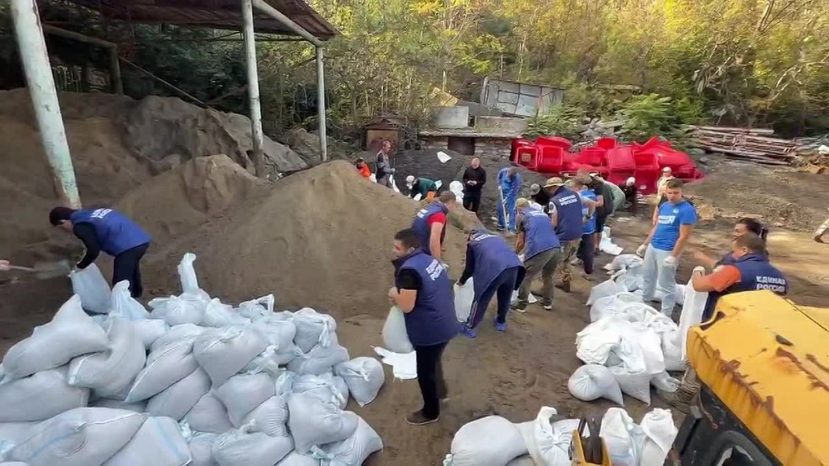 Ялтинцы не остаются равнодушными в борьбе со стихией, и в эти непростые дни особенно важно чувствовать поддержку друг друга