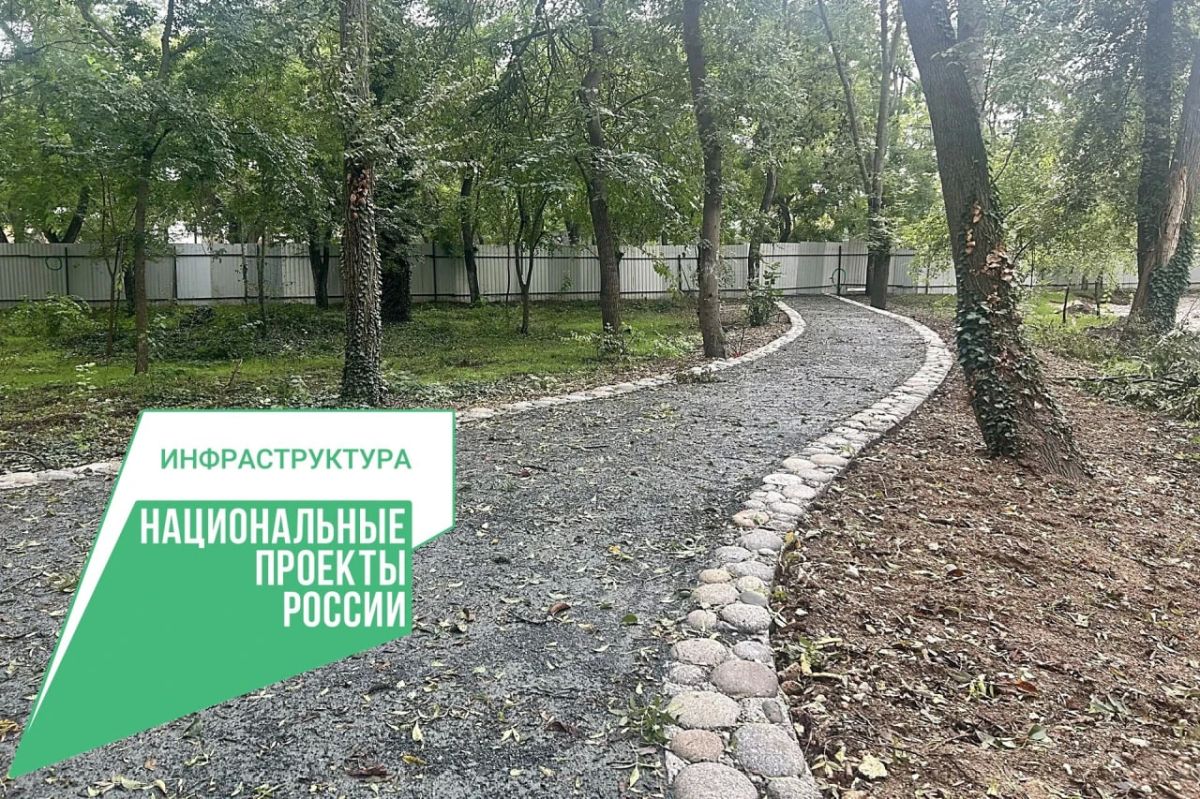 В Евпатории продолжается благоустройство территории детского Мойнакского парка