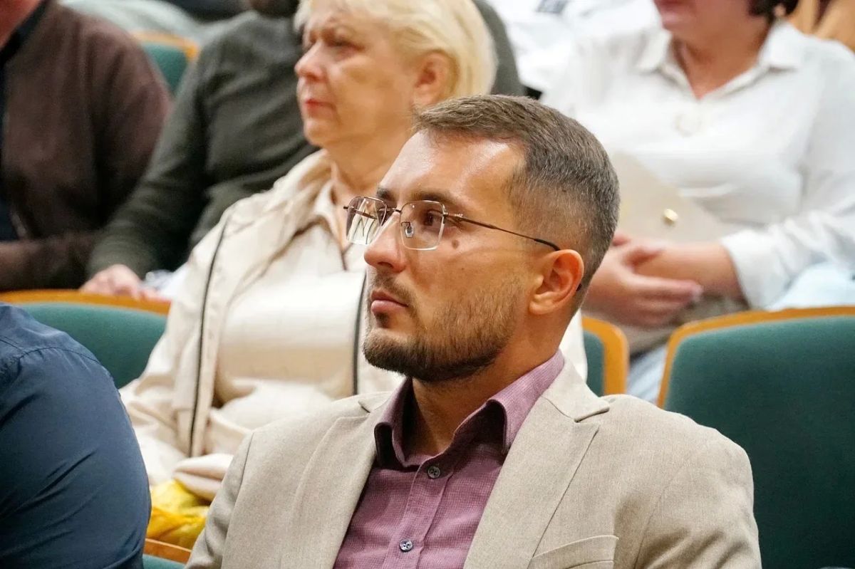Виталий Оганесян: Провели совещание в расширенном составе с участием коллег из администрации и подведомственных учреждений, Евпаторийского городского совета, представителей ресурсоснабжающих и управляющих организаций Виталий Оганесян: Провели совещание в расширенном составе с участием коллег из администрации и подведомственных учреждений, Евпаторийского городского совета, представителей ресурсоснабжающих и управляющих организаций
