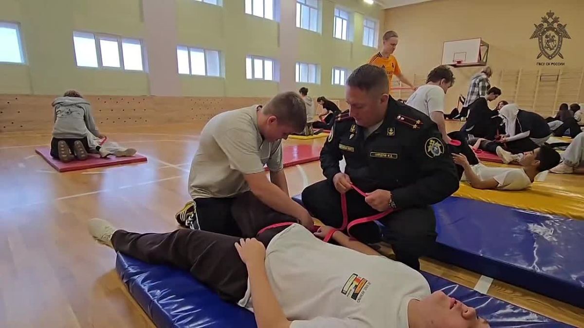 Военные следователи провели урок мужества и мастер-класс по тактической медицине для симферопольских кадет