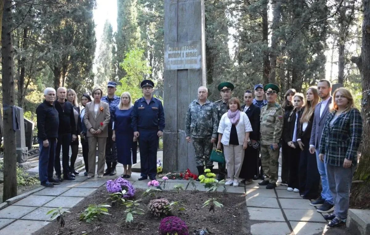 Сегодня мы вспоминаем подвиг крымских партизан и подпольщиков - людей, которые в годы Великой Отечественной войны боролись за свободу родной земли Сегодня мы вспоминаем подвиг крымских партизан и подпольщиков - людей, которые в годы Великой Отечественной войны боролись за свободу родной земли