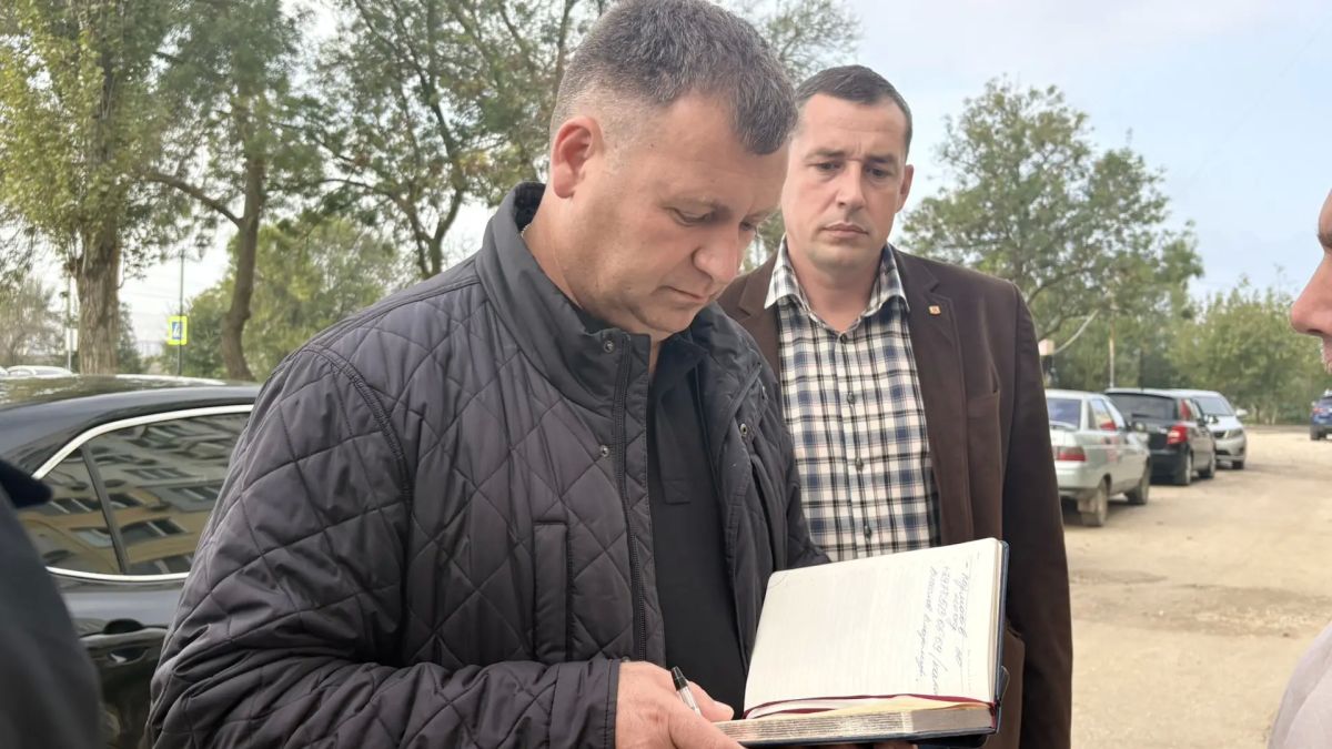 Игорь Крутьков: По итогам совещания под руководством Главы Крыма Сергея Аксёнова по вопросам работы с обращениями граждан в муниципальных образованиях выехал на встречу с жителями, чтобы лично погрузиться в вопрос и найти...