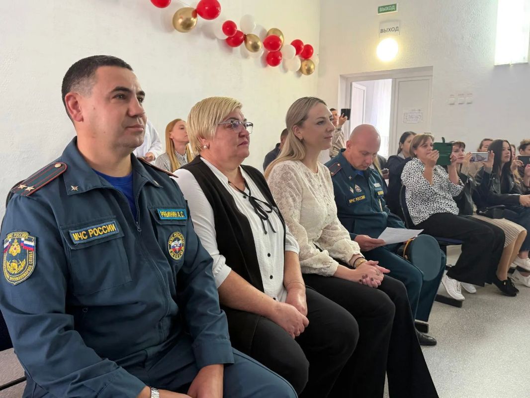 Три кадетских класса присоединились к пожарно-спасательному братству Крыма Три кадетских класса присоединились к пожарно-спасательному братству Крыма