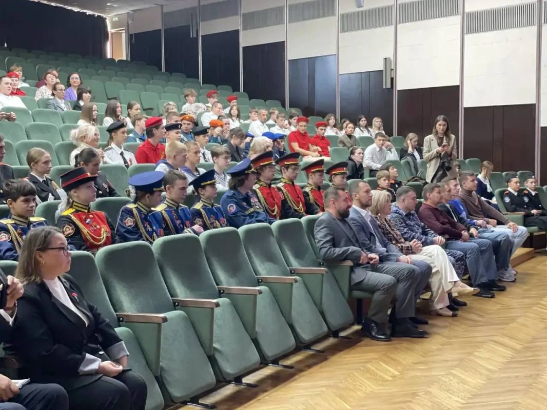 В Ялте подвели итоги осеннего этапа проекта «Вахта Памяти поколений – Пост № 1» В Ялте подвели итоги осеннего этапа проекта «Вахта Памяти поколений – Пост № 1»