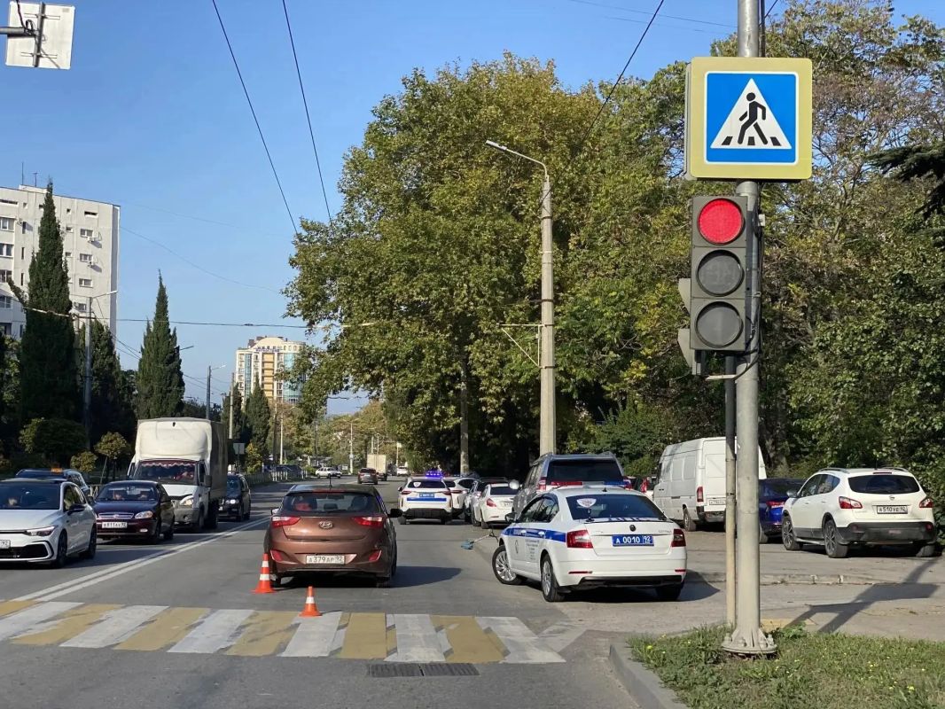 В Севастополе на улице Вакуленчука иномарка сбила 9-летнего мальчика на переходе В Севастополе на улице Вакуленчука иномарка сбила 9-летнего мальчика на переходе