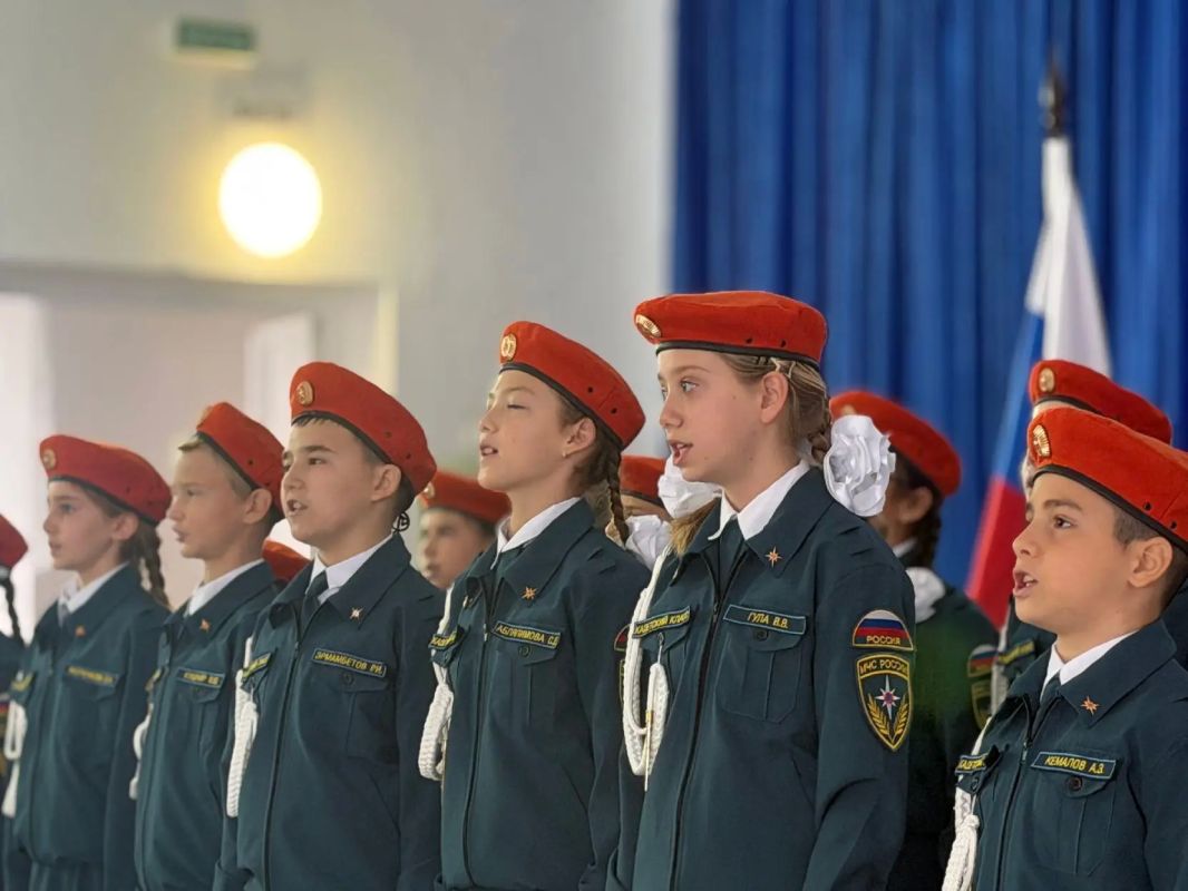 Три кадетских класса присоединились к пожарно-спасательному братству Крыма Три кадетских класса присоединились к пожарно-спасательному братству Крыма