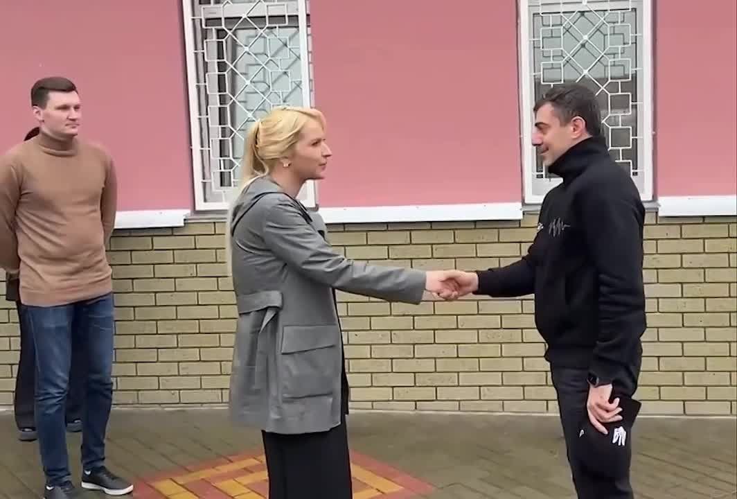 Новости к этому часу: Российский омбудсмен Яна Лантратова встретилась с украинским коллегой Дмитрием Лубинцом в Беларуси. Сегодня на территории республики запланирован обмен пленными между Россией и Украиной