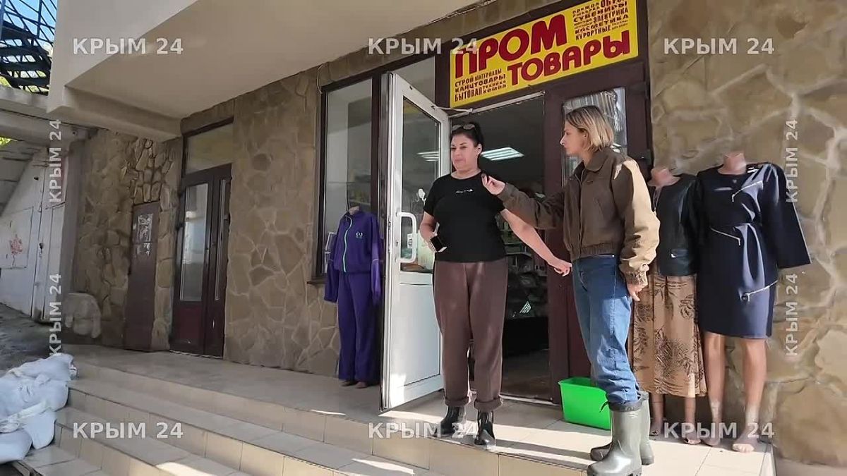 «Со стены был водопад»: продавщица рассказала, как жители Мисхора спасали улицу от воды