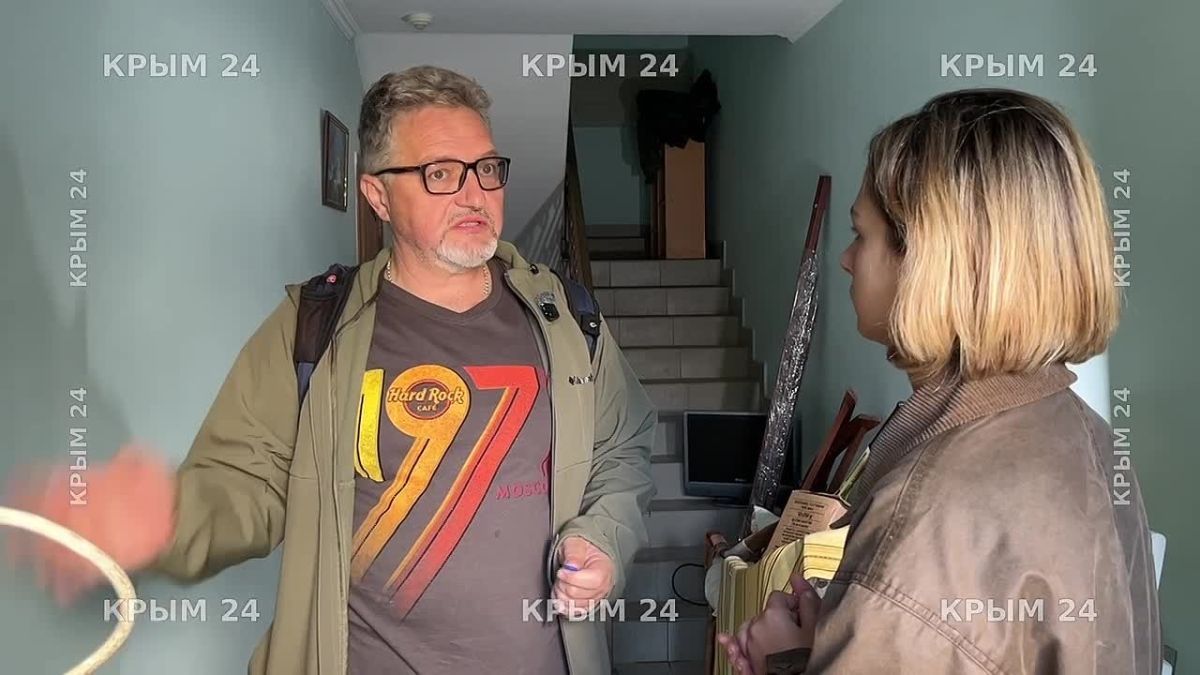 «Открыл дверь — вода хлынула на меня»: житель Мисхора рассказал о затоплении домов Житель Мисхора Константин Попов рассказал, как утром проснулся от того, что вода затекала в подъезд и гаражи, а двор оказался затопленным. По...