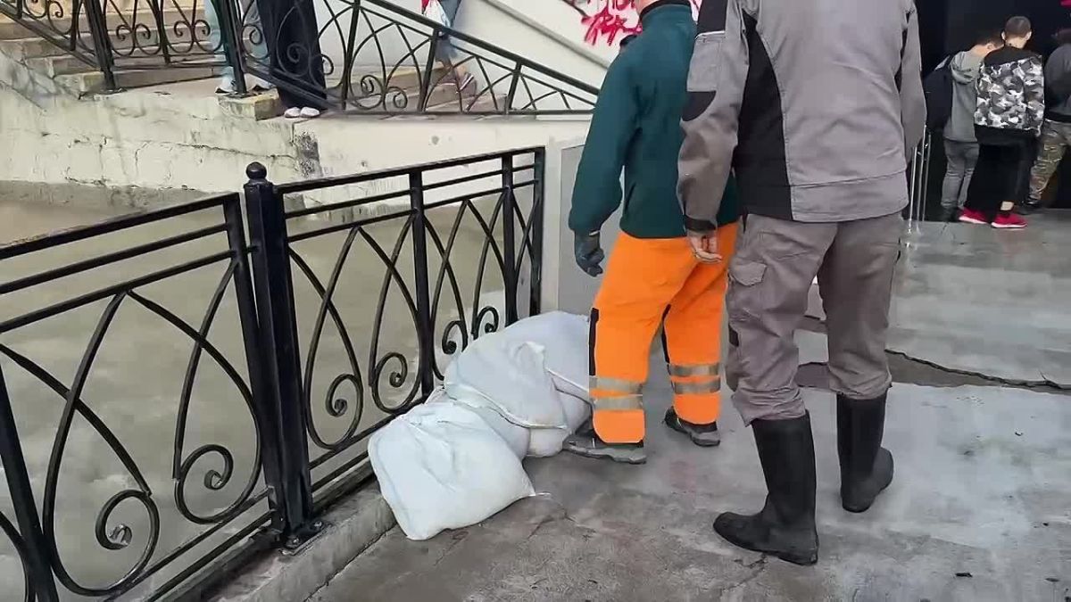 Пешеходный переход с улицы Московской к площади Советской вновь подтапливает