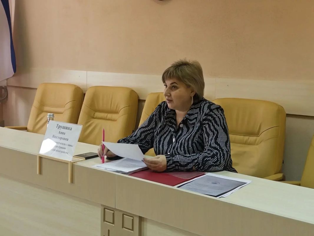 Первый заместитель главы администрации Джанкойского района Анна Трушина провела еженедельное аппаратное совещание с представителями ресурсоснабжающих организаций и служб района