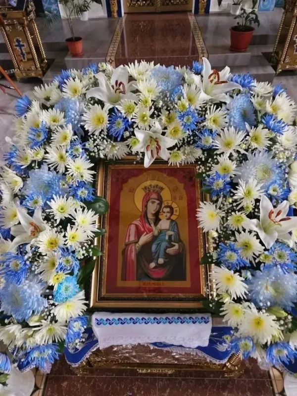 Дмитрий Мильгевский: Дорогие друзья!. 26 октября мы с сердечной радостью отмечаем Престольный праздник в честь Иверской иконы Божией Матери - одной из самых почитаемых святынь православного мира! С давних времён этот святой...