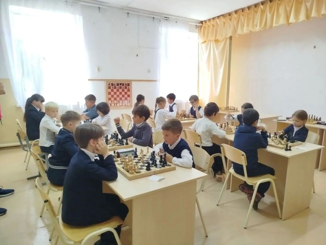 Соревнуются школьники!. В МБОУ ДОД «Судакский ЦДЮТ» состоялся муниципальный этап республиканских соревнований по шахматам среди учащейся молодёжи