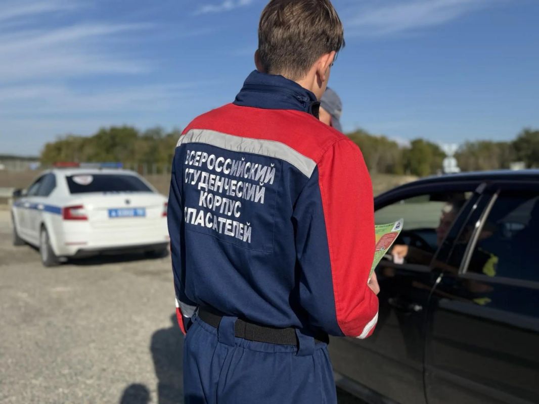 Сотрудники Госавтоинспекции Севастополя вместе с добровольцами-спасателями напомнили водителям о правилах перевозки детей в продолжительных поездках Сотрудники Госавтоинспекции Севастополя вместе с добровольцами-спасателями напомнили водителям о правилах перевозки детей в продолжительных поездках