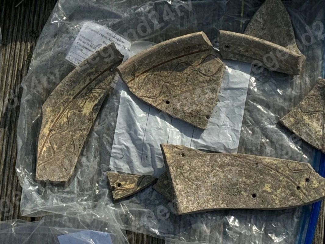 Больше 8 тысяч единиц массового материала и 163 индивидуальных артефакта обнаружили археологи Севастопольского госуниверситета в ходе экспедиции в Херсонесе Таврическом. Больше 8 тысяч единиц массового материала и 163 индивидуальных артефакта обнаружили археологи Севастопольского госуниверситета в ходе экспедиции в Херсонесе Таврическом.