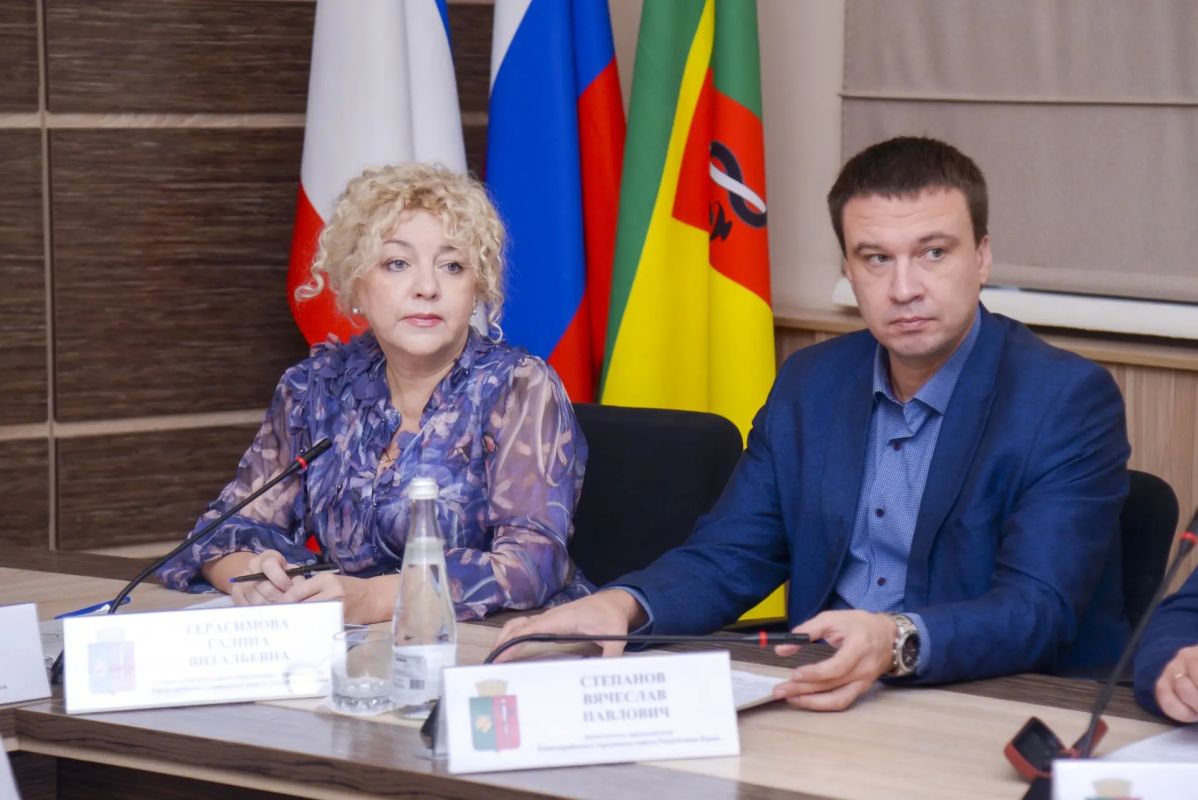 Виталий Оганесян: Аппаратное совещание начали с доклада об оперативной обстановке Виталий Оганесян: Аппаратное совещание начали с доклада об оперативной обстановке