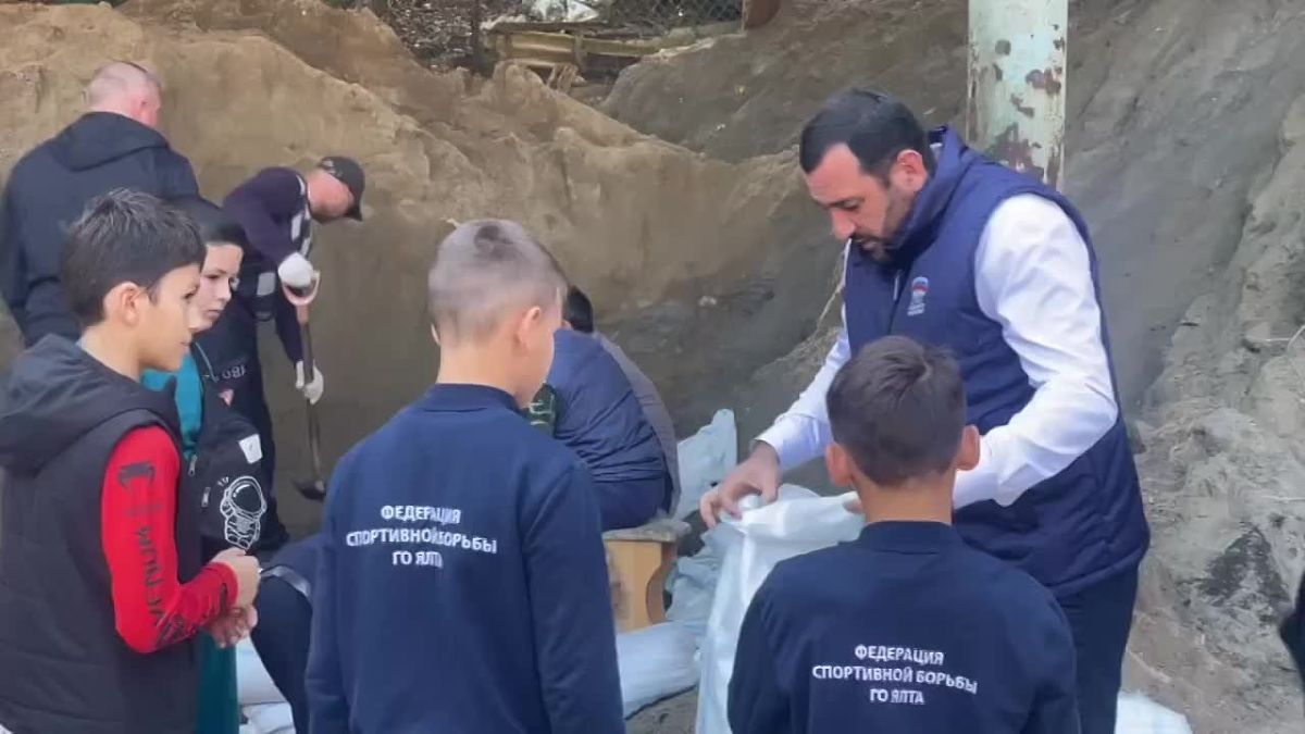 Юные борцы помогают защитить Ялту от подтоплений