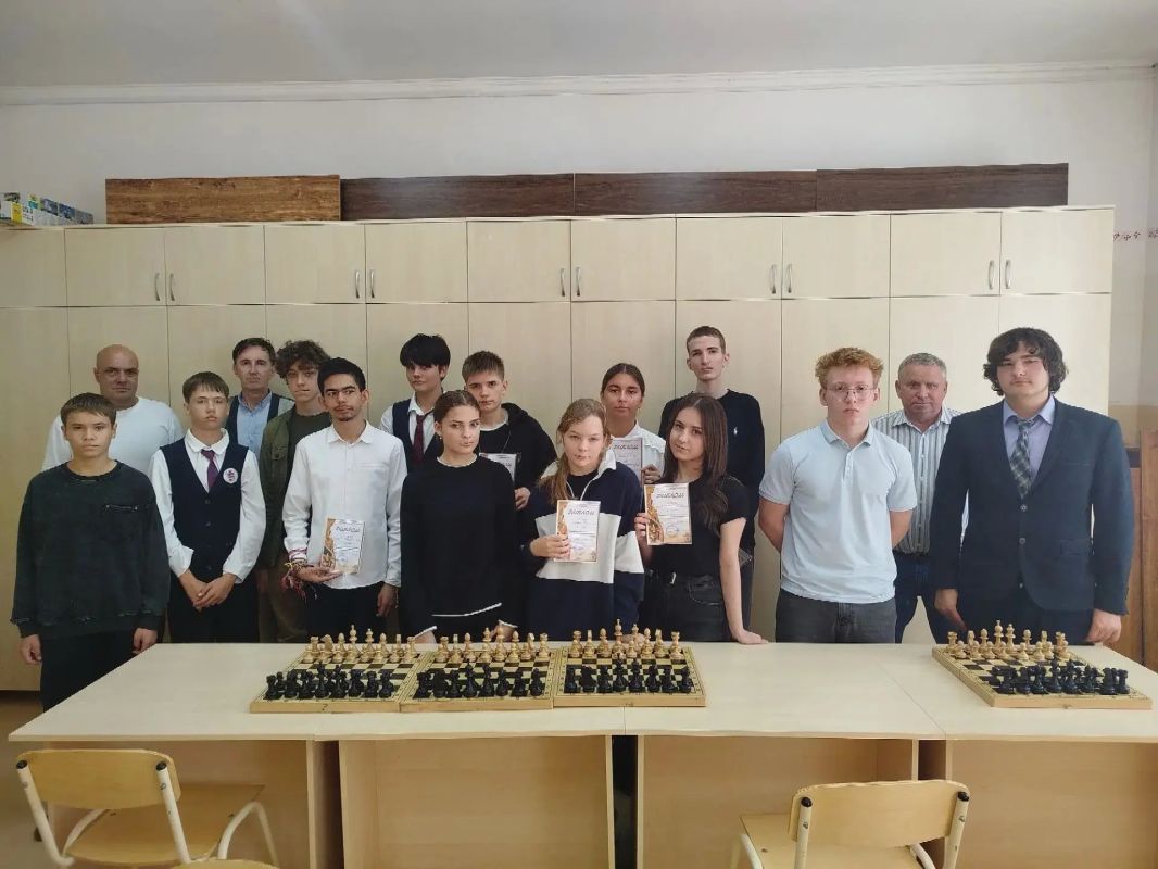 Соревнуются школьники!. В МБОУ ДОД «Судакский ЦДЮТ» состоялся муниципальный этап республиканских соревнований по шахматам среди учащейся молодёжи Соревнуются школьники!. В МБОУ ДОД «Судакский ЦДЮТ» состоялся муниципальный этап республиканских соревнований по шахматам среди учащейся молодёжи