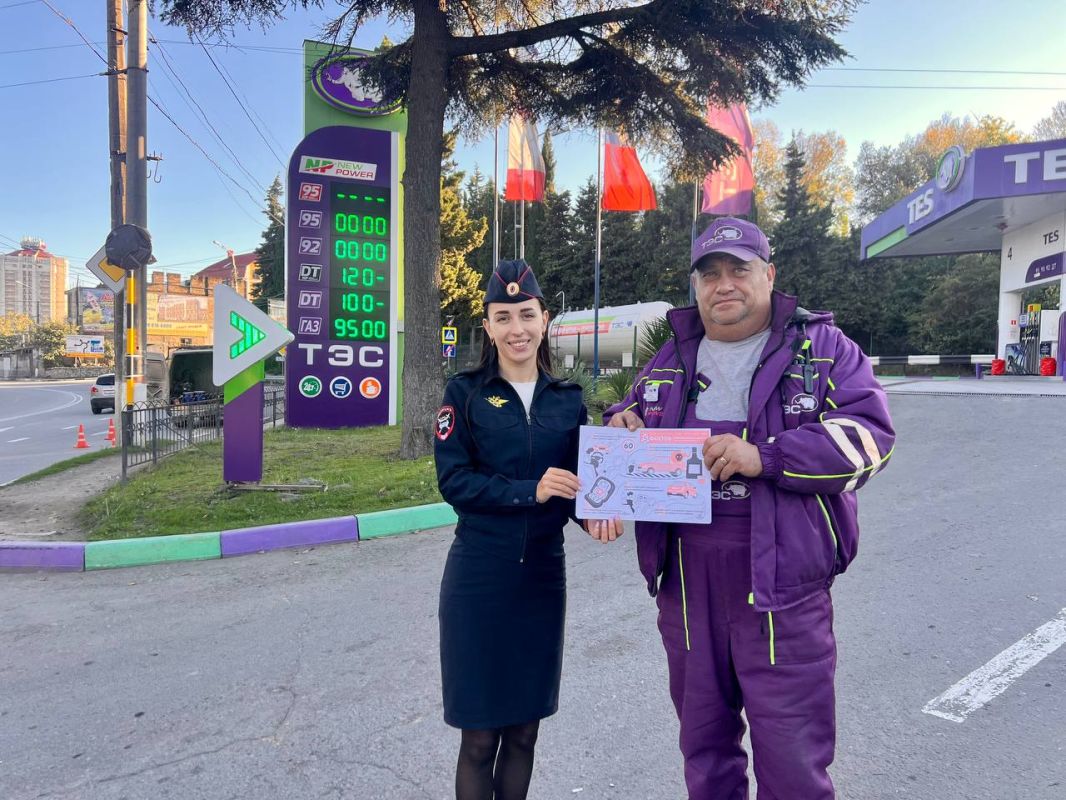Госавтоинспекция Алушты провела профилактические беседы у автозаправочных станций Госавтоинспекция Алушты провела профилактические беседы у автозаправочных станций
