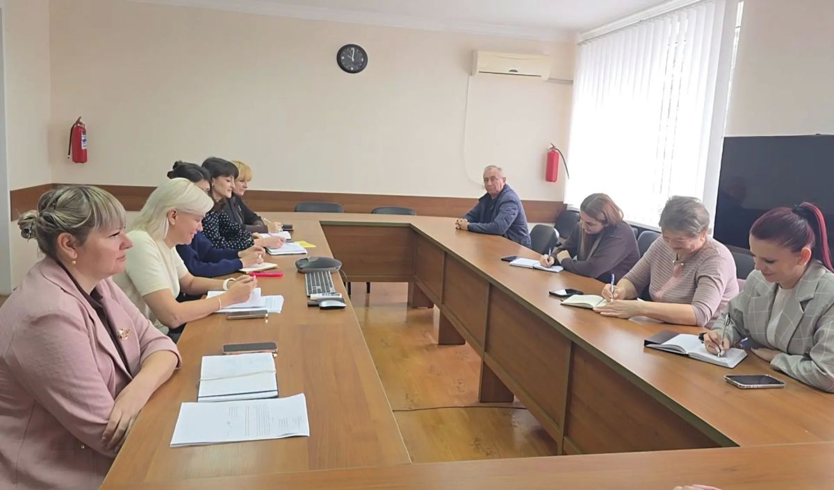 Под руководством главы администрации Александра Соколовского состоялось заседание организационного комитета по подготовке и проведению празднования Дня народного единства и Дня работника сельского хозяйства Под руководством главы администрации Александра Соколовского состоялось заседание организационного комитета по подготовке и проведению празднования Дня народного единства и Дня работника сельского хозяйства