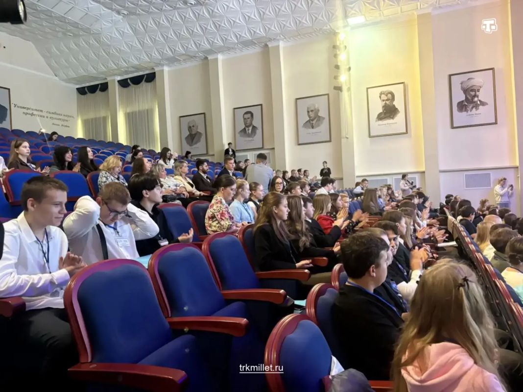 В Крыму открылся II Всероссийский образовательный форум «Крымский мост: Молодёжные дебаты-2026» В Крыму открылся II Всероссийский образовательный форум «Крымский мост: Молодёжные дебаты-2026»