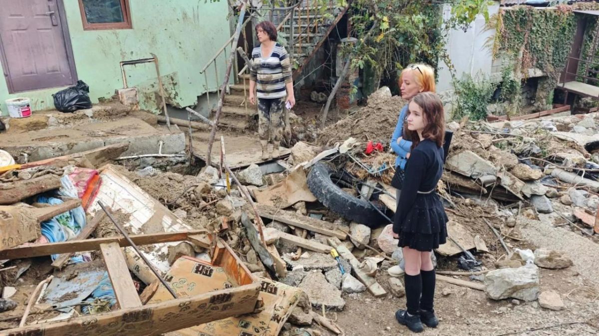 В Большой Ялте начала работу комиссия по оценке ущерба от паводка В Большой Ялте начала работу комиссия по оценке ущерба от паводка