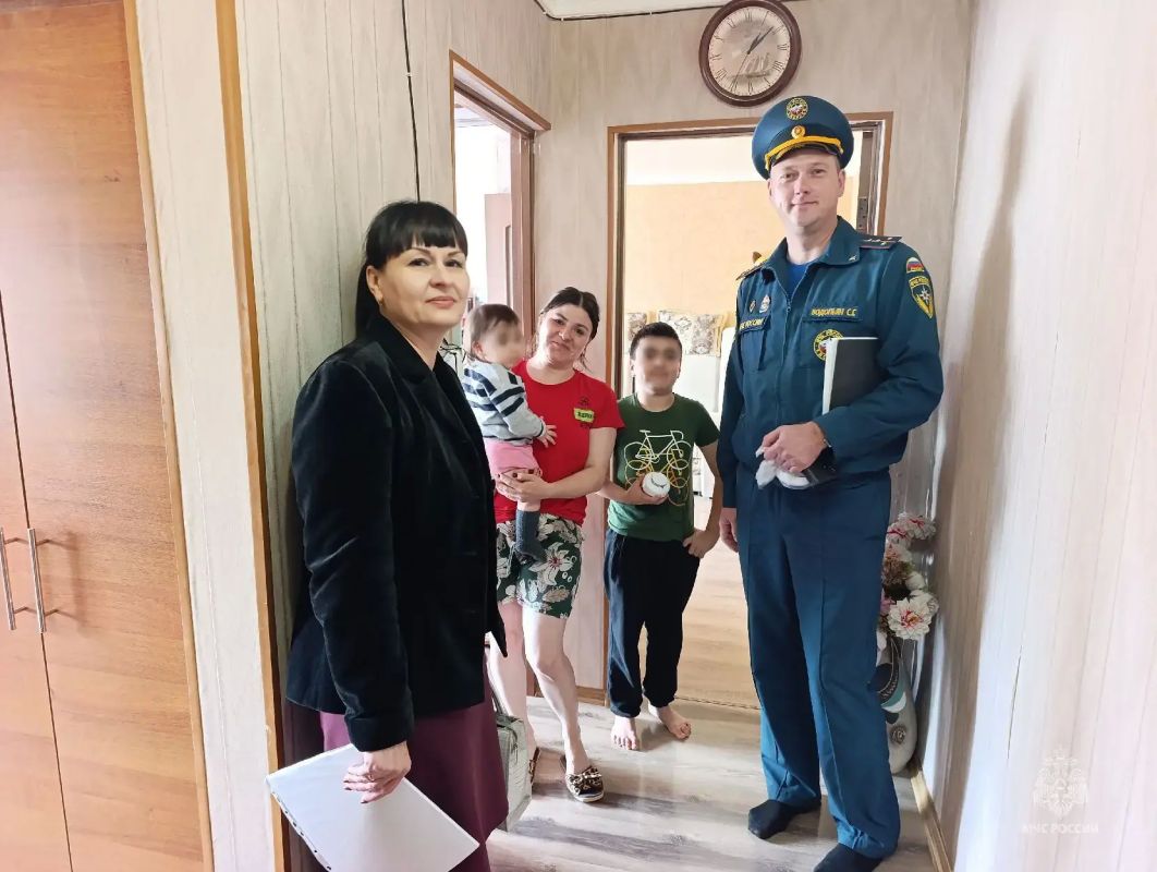 В Судаке 7 многодетных семей получили дымовые пожарные извещатели В Судаке 7 многодетных семей получили дымовые пожарные извещатели