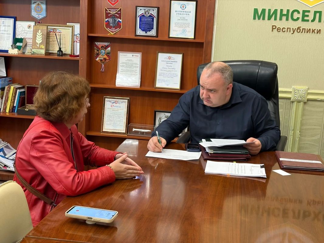 Министр сельского хозяйства Крыма Денис Кратюк провел общерегиональный прием граждан Министр сельского хозяйства Крыма Денис Кратюк провел общерегиональный прием граждан