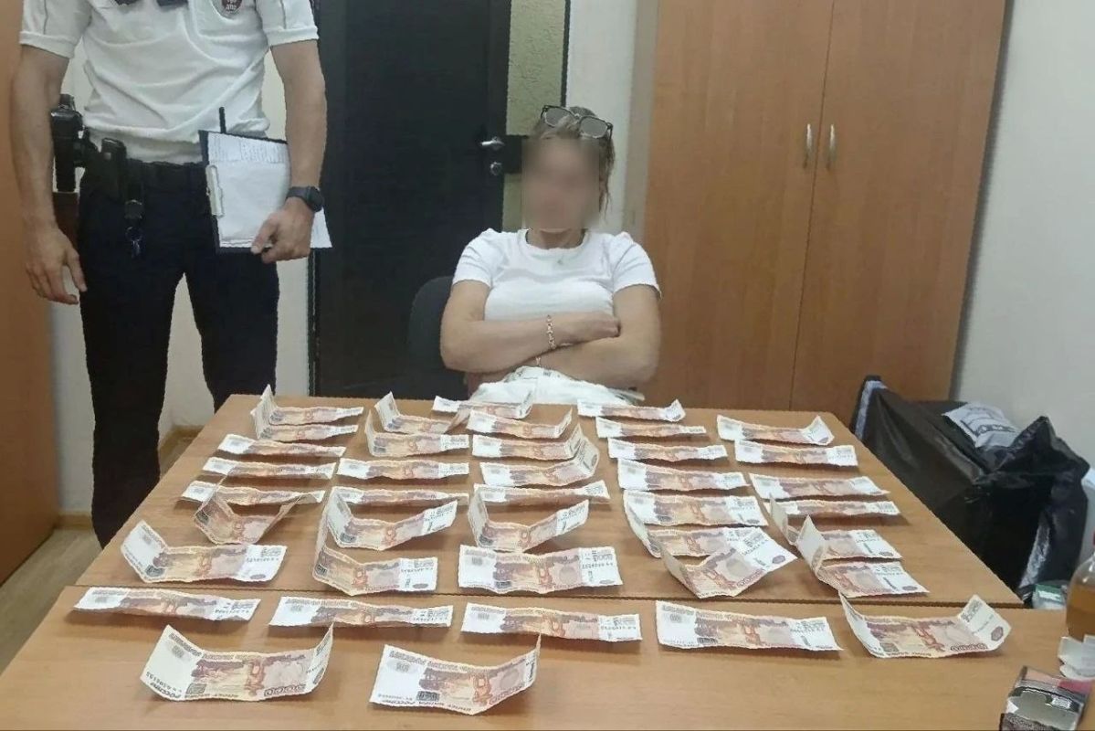 Жительница Севастополя получила миллион рублей штрафа за езду без прав, перевозку "запрещенки" и попытку дать взятку