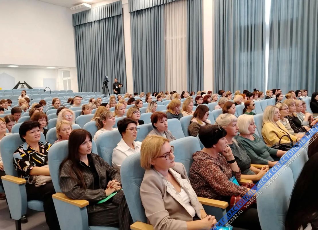 В школе «Экотех+» открылась школа проекта «Флагманы образования» В школе «Экотех+» открылась школа проекта «Флагманы образования»