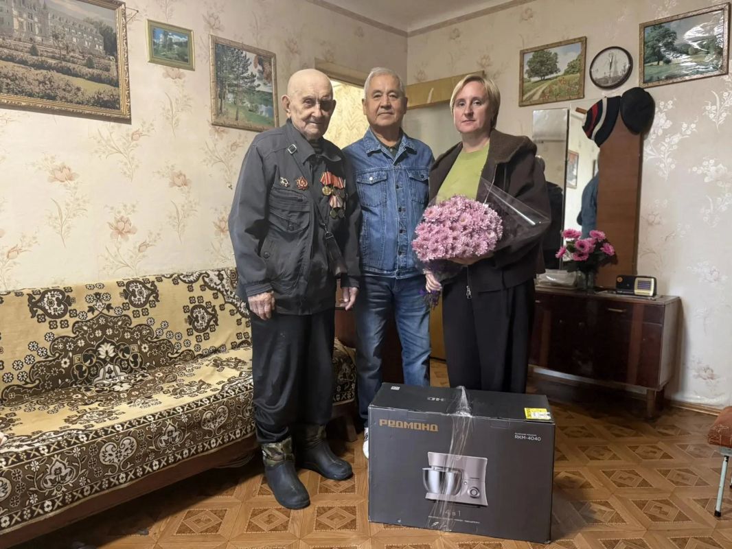 Память о подвиге героев живёт в нашей благодарности, заботе и личном внимании к тем, кто прошёл через тяжёлые испытания военного времени Память о подвиге героев живёт в нашей благодарности, заботе и личном внимании к тем, кто прошёл через тяжёлые испытания военного времени