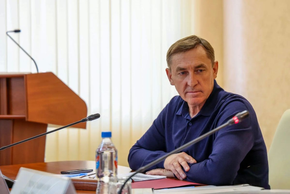 Стабильное прохождение отопительного периода и надежность инфраструктуры Крыма обсудили на совещании с заместителем Министра строительства и ЖКХ РФ Алмазом Хусаиновым и заместителем Министра энергетики РФ Евгением Грабчаком Стабильное прохождение отопительного периода и надежность инфраструктуры Крыма обсудили на совещании с заместителем Министра строительства и ЖКХ РФ Алмазом Хусаиновым и заместителем Министра энергетики РФ Евгением Грабчаком