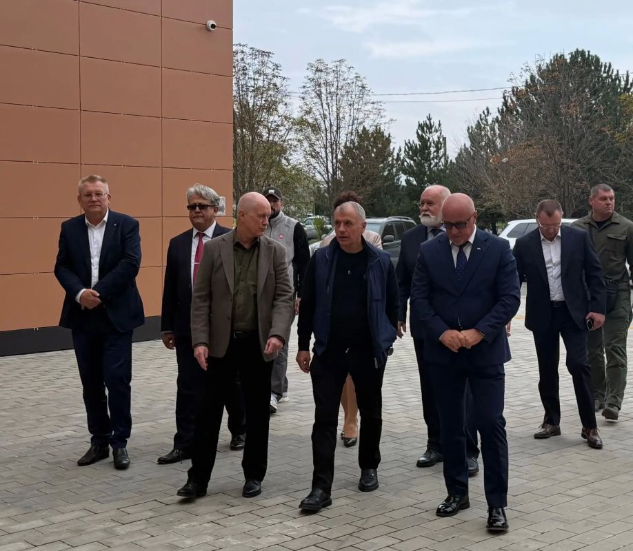 Эдуард Щёголев принял участие в мероприятии по случаю 35-летия архитектурного образования в Крыму Эдуард Щёголев принял участие в мероприятии по случаю 35-летия архитектурного образования в Крыму