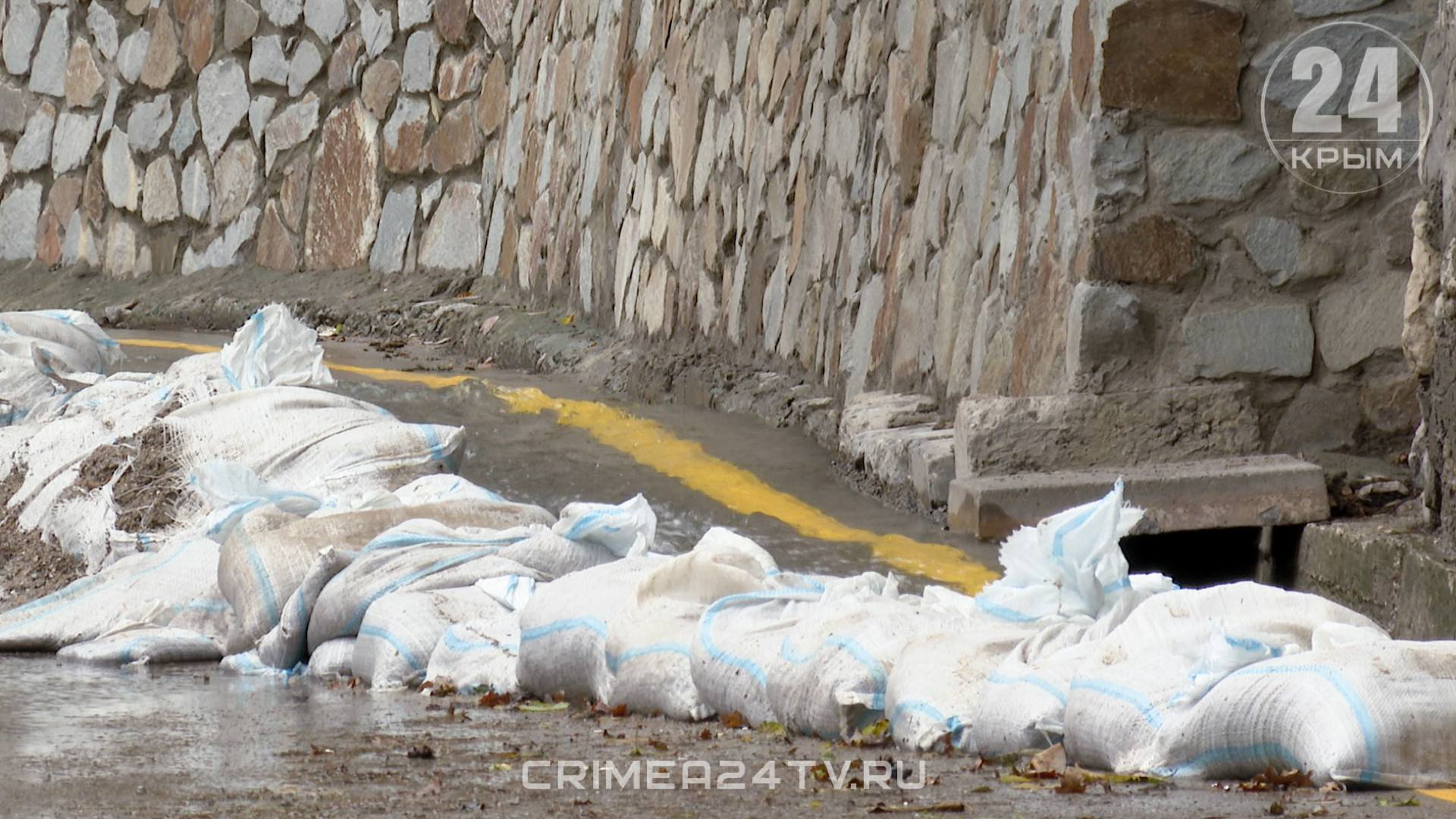 Подтопленных территорий нет: ситуацию на Южном берегу стабилизировали