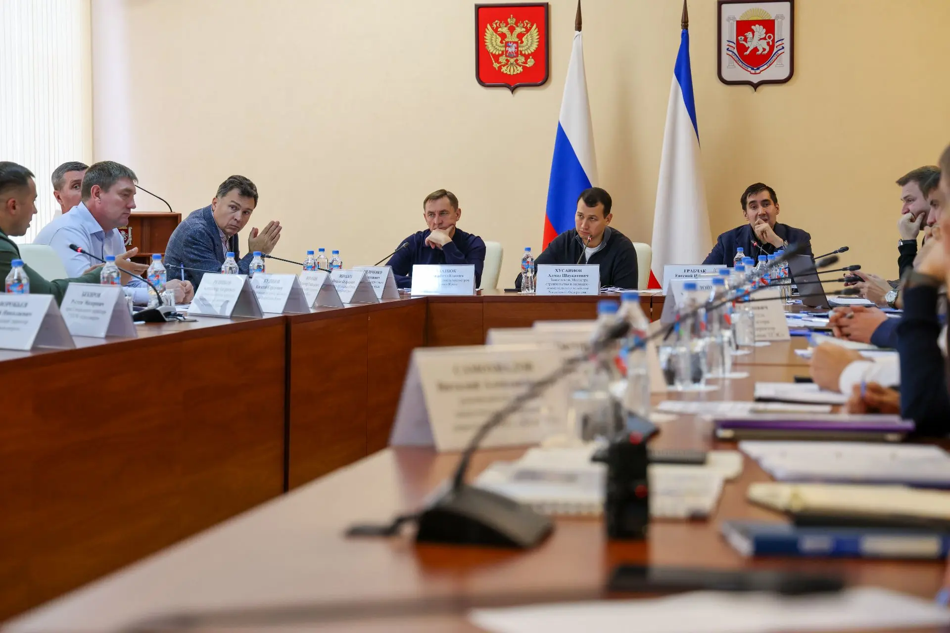 Стабильное прохождение отопительного периода и надежность инфраструктуры Крыма обсудили на совещании с заместителем Министра строительства и ЖКХ РФ Алмазом Хусаиновым и заместителем Министра энергетики РФ Евгением Грабчаком