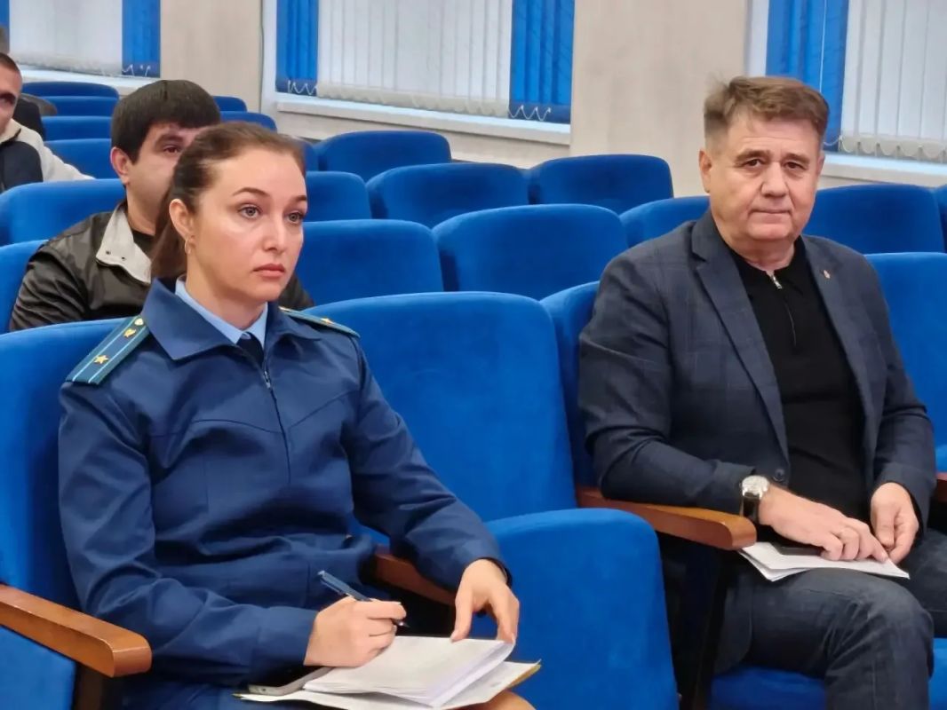 Приняла участие в 42-ой сессии Джанкойского районного совета третьего созыва Приняла участие в 42-ой сессии Джанкойского районного совета третьего созыва