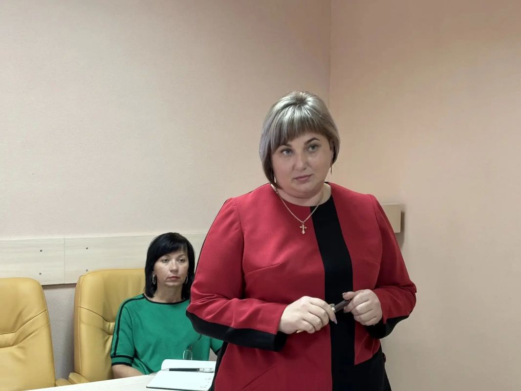 Первый заместитель главы администрации Джанкойского района Анна Трушина провела совещание с главами администраций сельских поселений района Первый заместитель главы администрации Джанкойского района Анна Трушина провела совещание с главами администраций сельских поселений района