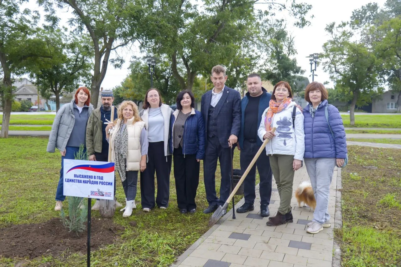 В Евпатории продолжается озеленение общественных территорий