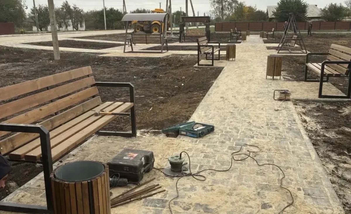 В селе Яснополянское завершаются работы по благоустройству парковой зоны В селе Яснополянское завершаются работы по благоустройству парковой зоны