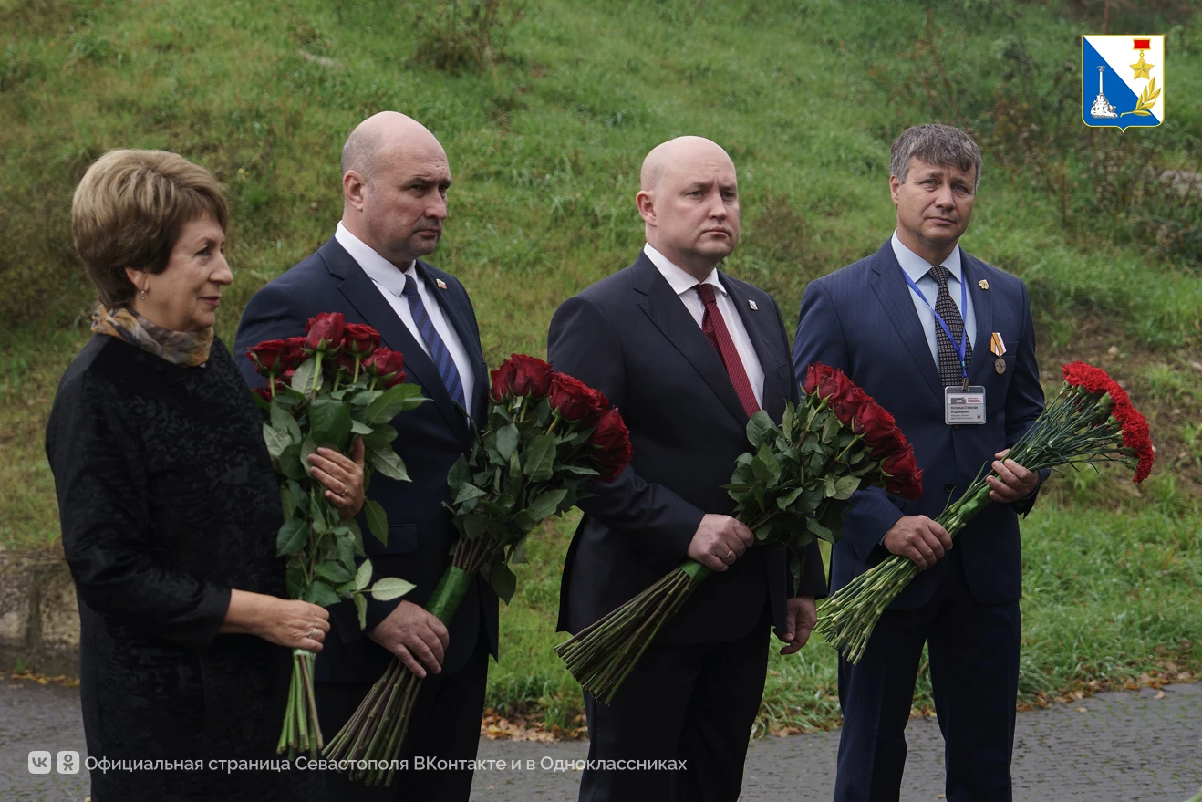 Севастополь почтил память защитников города в 85-ю годовщину начала второй обороны