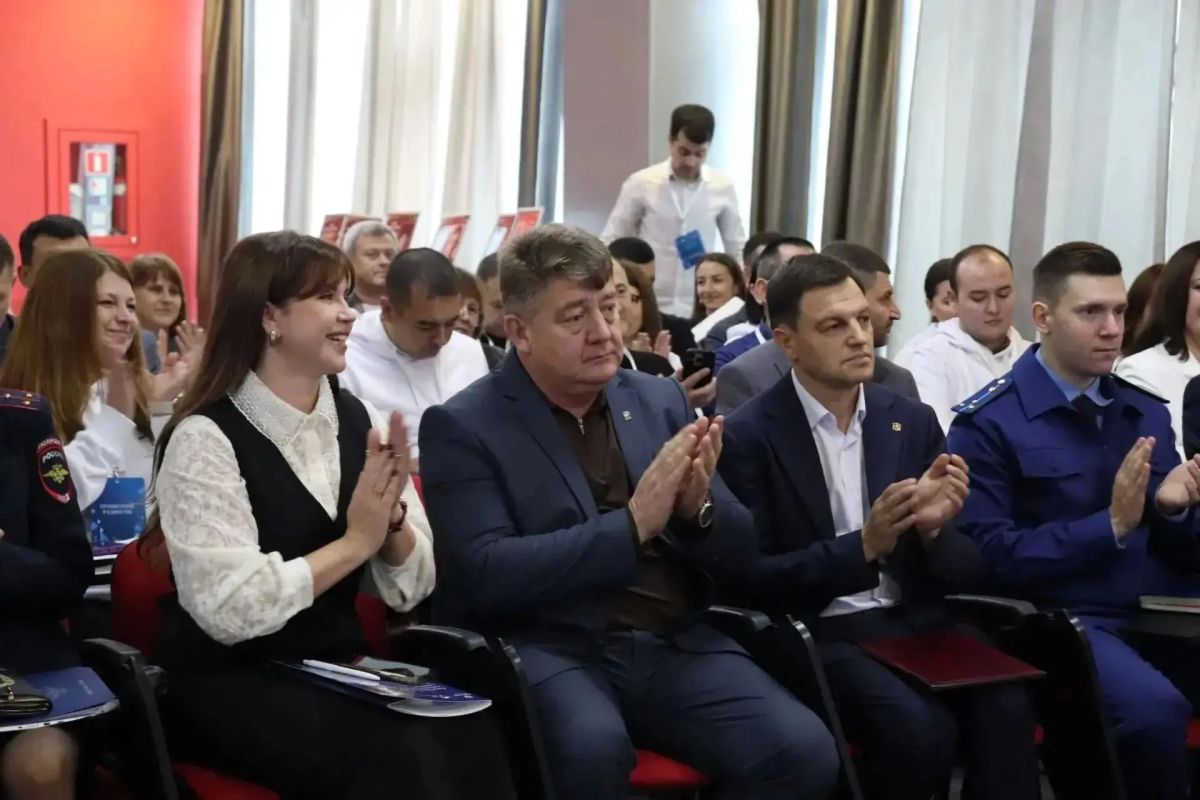 Заместитель главы администрации Керчи Эльдар Муждабаев принял участие в семинаре-практикуме, организованном Государственным комитетом по делам межнациональных отношений Республики Крым для государственных и муниципальных... Заместитель главы администрации Керчи Эльдар Муждабаев принял участие в семинаре-практикуме, организованном Государственным комитетом по делам межнациональных отношений Республики Крым для государственных и муниципальных...