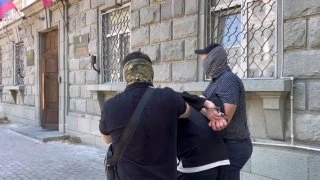 Сотрудники ФСБ задержали в Севастополе 20-летнего местного жителя по подозрению в государственной измене, сообщили в ведомстве