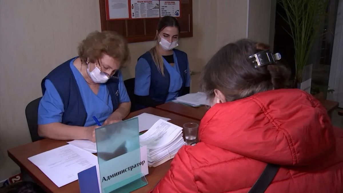 Несколько человек, эвакуированных из Алешек, госпитализировали в больницы Симферополя, сообщил помощник Министра здравоохранения России Zvezdanews Несколько человек, эвакуированных из Алешек, госпитализировали в больницы Симферополя, сообщил помощник Министра здравоохранения России Zvezdanews