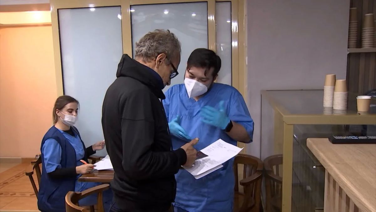 Несколько человек, эвакуированных из Алешек, госпитализировали в больницы Симферополя, сообщил помощник Министра здравоохранения России Zvezdanews Несколько человек, эвакуированных из Алешек, госпитализировали в больницы Симферополя, сообщил помощник Министра здравоохранения России Zvezdanews